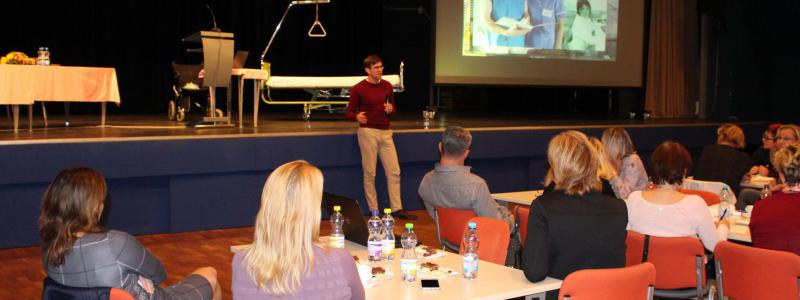 Verbální útoky jsou denní součástí naší práce, říkají zdravotníci, kteří se školili na konferenci k prevenci násilí